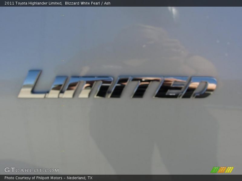 Blizzard White Pearl / Ash 2011 Toyota Highlander Limited