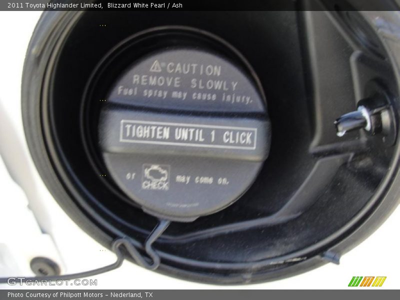 Blizzard White Pearl / Ash 2011 Toyota Highlander Limited