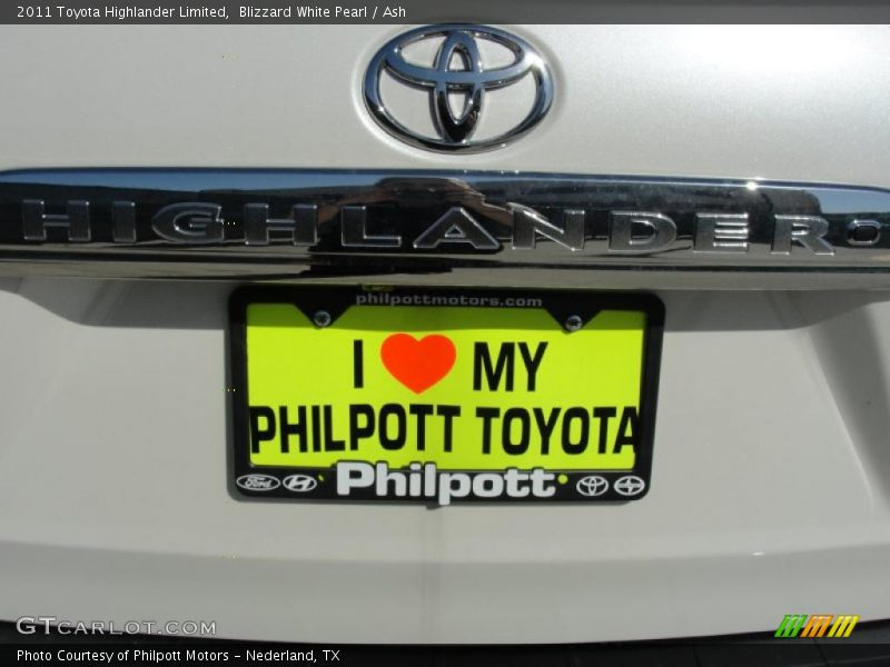 Blizzard White Pearl / Ash 2011 Toyota Highlander Limited