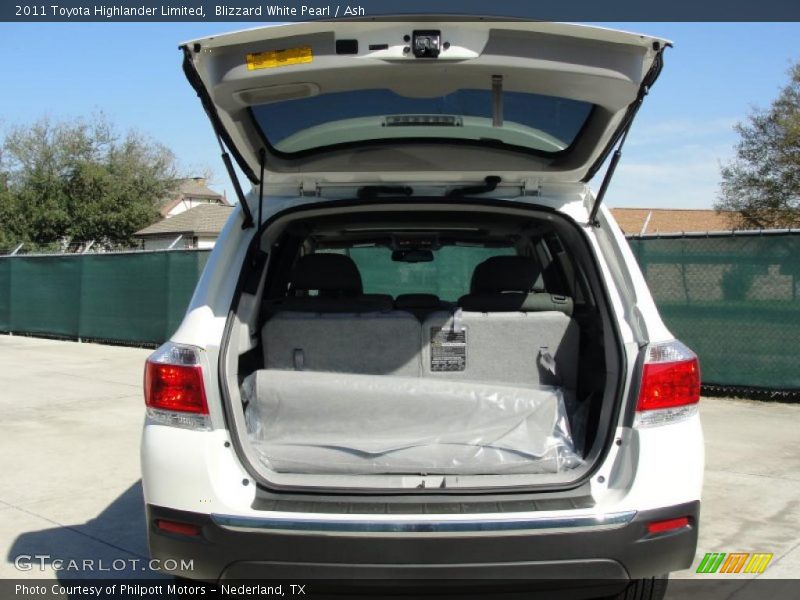 Blizzard White Pearl / Ash 2011 Toyota Highlander Limited