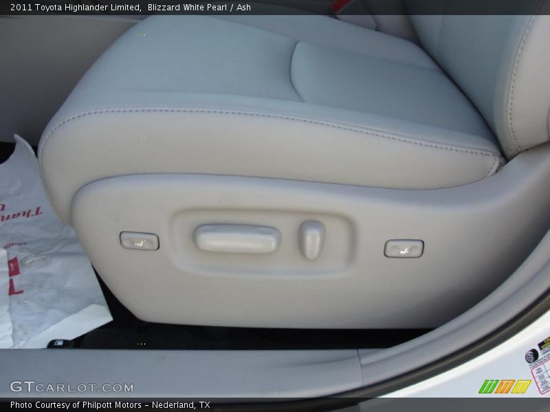 Blizzard White Pearl / Ash 2011 Toyota Highlander Limited