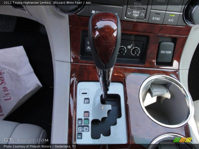 Blizzard White Pearl / Ash 2011 Toyota Highlander Limited