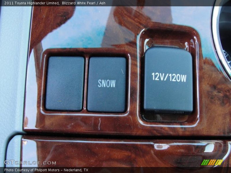 Blizzard White Pearl / Ash 2011 Toyota Highlander Limited