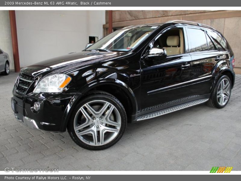 Front 3/4 View of 2009 ML 63 AMG 4Matic