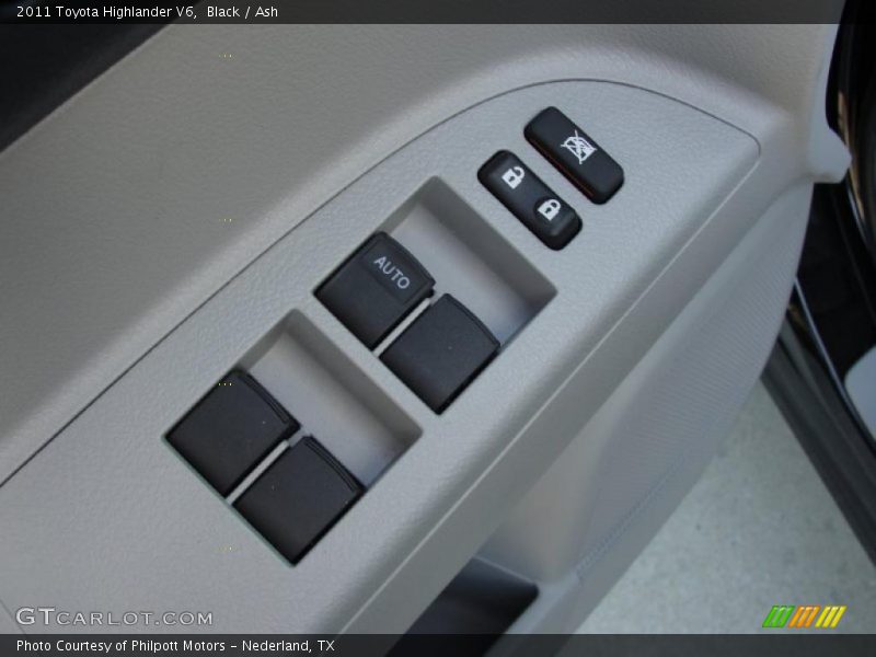 Black / Ash 2011 Toyota Highlander V6
