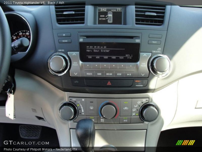 Black / Ash 2011 Toyota Highlander V6