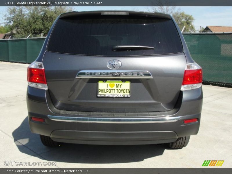 Magnetic Gray Metallic / Ash 2011 Toyota Highlander V6