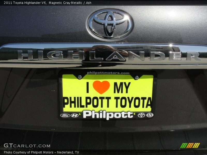 Magnetic Gray Metallic / Ash 2011 Toyota Highlander V6