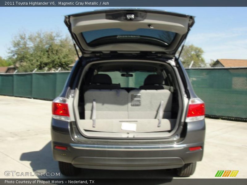 Magnetic Gray Metallic / Ash 2011 Toyota Highlander V6