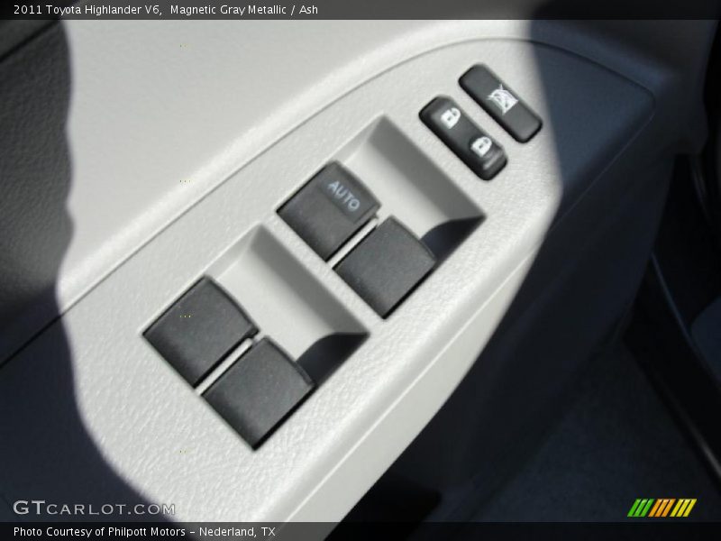 Magnetic Gray Metallic / Ash 2011 Toyota Highlander V6