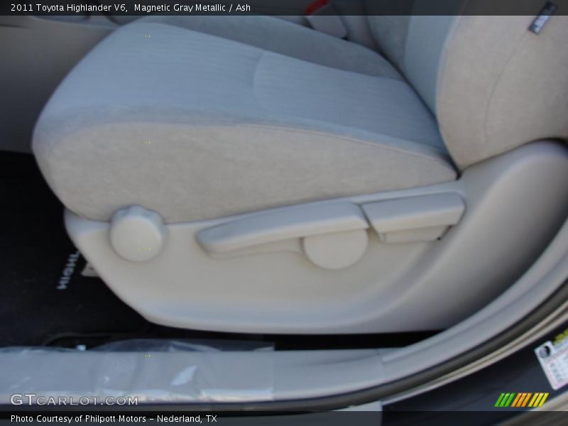 Magnetic Gray Metallic / Ash 2011 Toyota Highlander V6