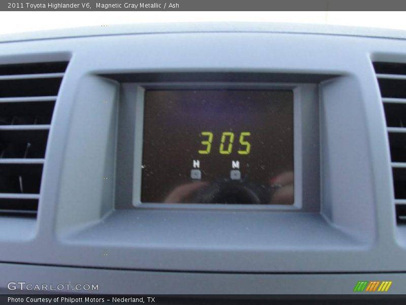 Magnetic Gray Metallic / Ash 2011 Toyota Highlander V6