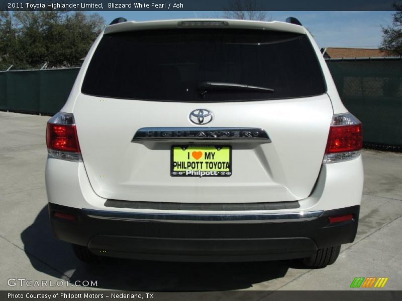 Blizzard White Pearl / Ash 2011 Toyota Highlander Limited