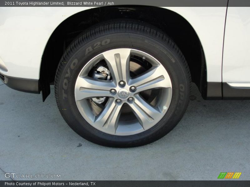 Blizzard White Pearl / Ash 2011 Toyota Highlander Limited