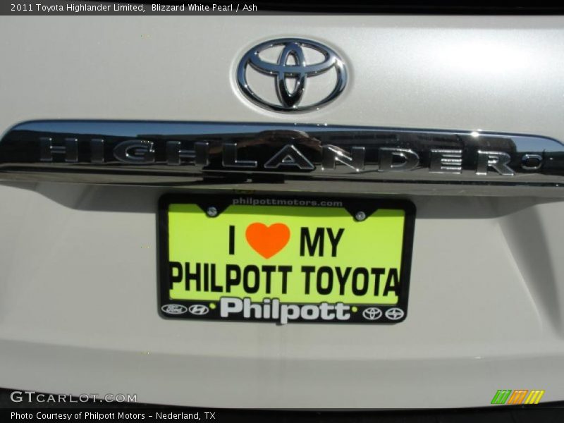 Blizzard White Pearl / Ash 2011 Toyota Highlander Limited