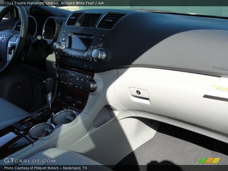 Blizzard White Pearl / Ash 2011 Toyota Highlander Limited