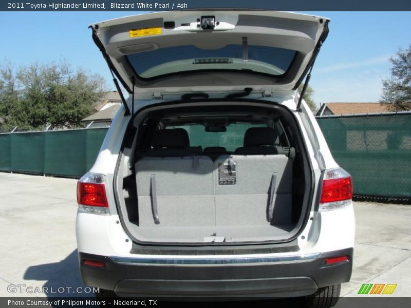 Blizzard White Pearl / Ash 2011 Toyota Highlander Limited