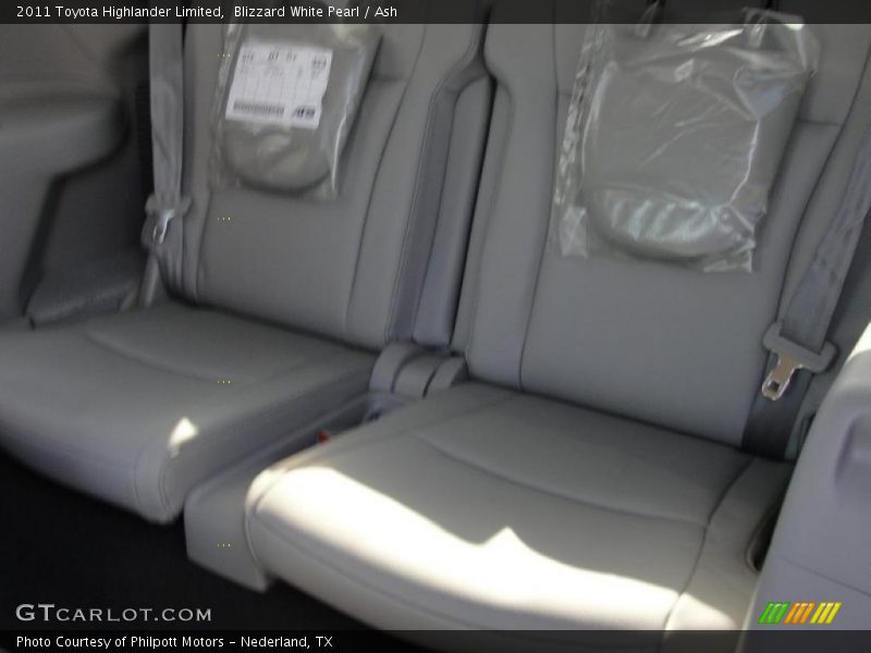 Blizzard White Pearl / Ash 2011 Toyota Highlander Limited