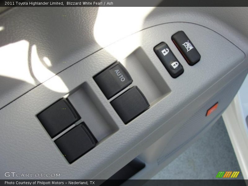 Blizzard White Pearl / Ash 2011 Toyota Highlander Limited