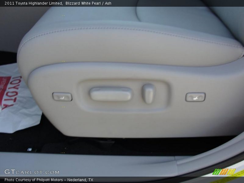 Blizzard White Pearl / Ash 2011 Toyota Highlander Limited