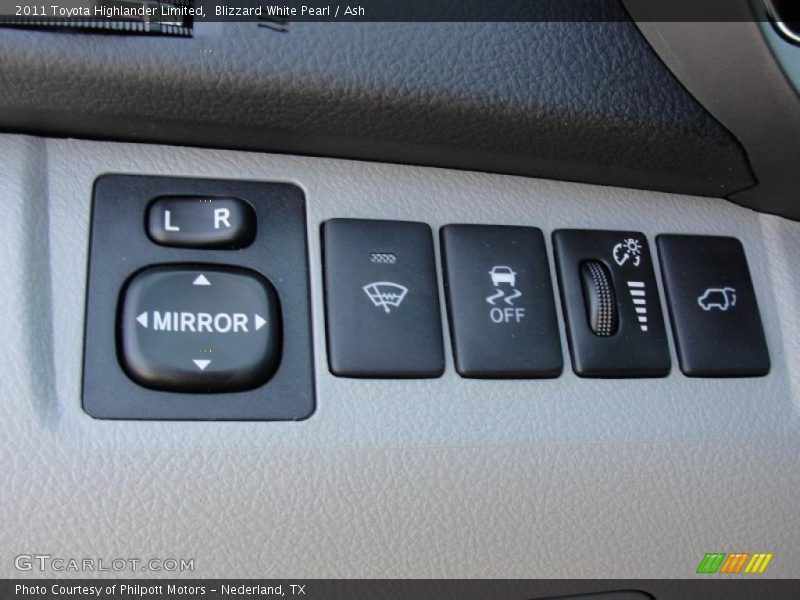 Blizzard White Pearl / Ash 2011 Toyota Highlander Limited