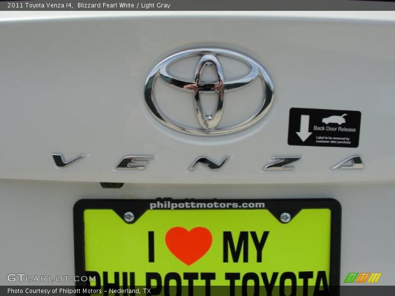 Blizzard Pearl White / Light Gray 2011 Toyota Venza I4