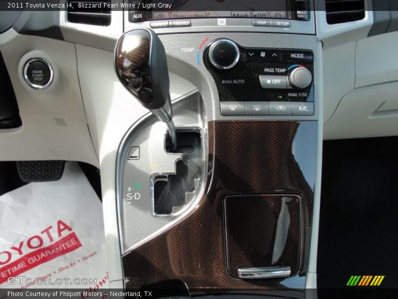 Blizzard Pearl White / Light Gray 2011 Toyota Venza I4
