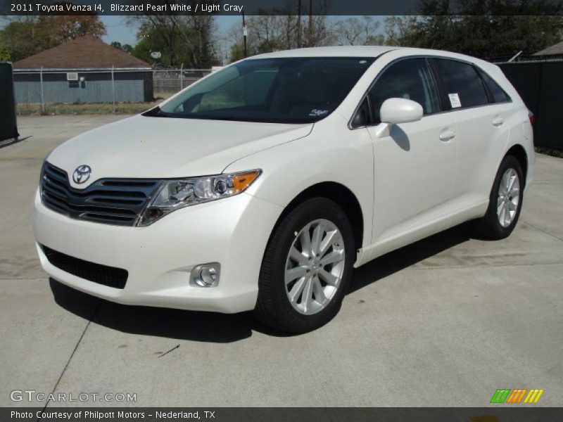 Front 3/4 View of 2011 Venza I4