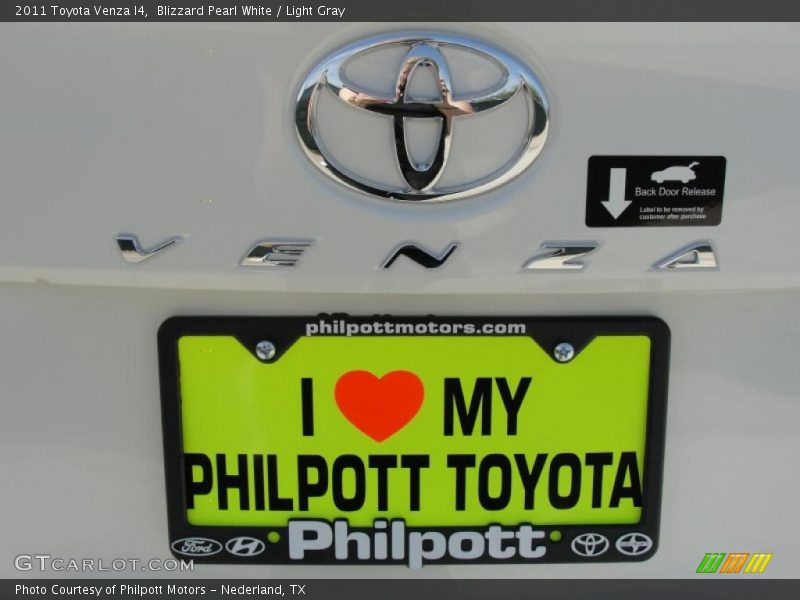 Blizzard Pearl White / Light Gray 2011 Toyota Venza I4