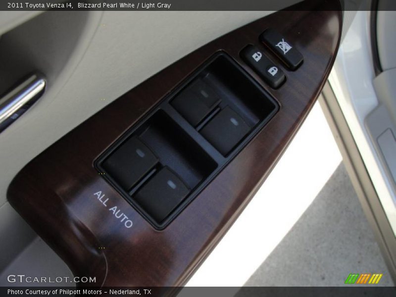 Blizzard Pearl White / Light Gray 2011 Toyota Venza I4