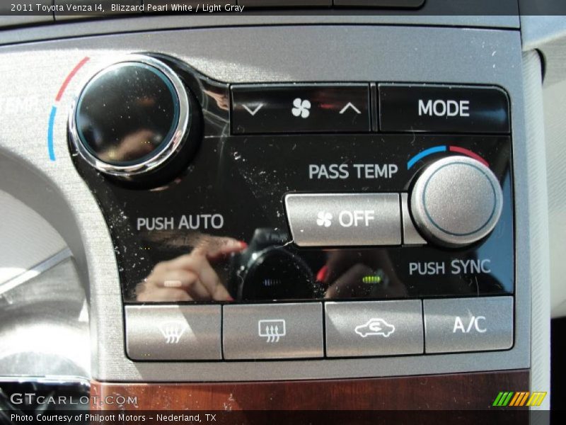 Blizzard Pearl White / Light Gray 2011 Toyota Venza I4