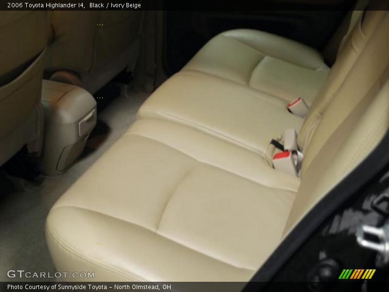 Black / Ivory Beige 2006 Toyota Highlander I4