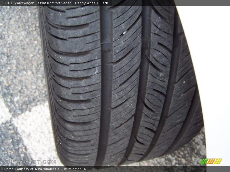Candy White / Black 2010 Volkswagen Passat Komfort Sedan