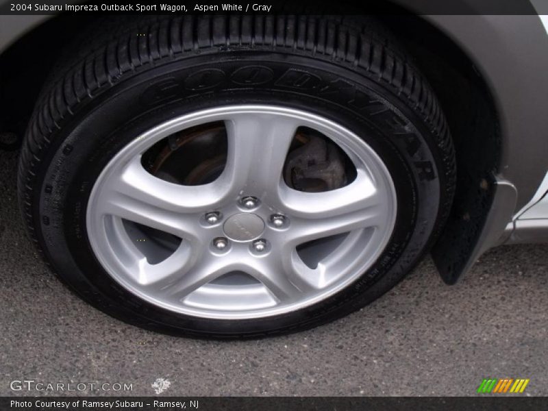 Aspen White / Gray 2004 Subaru Impreza Outback Sport Wagon