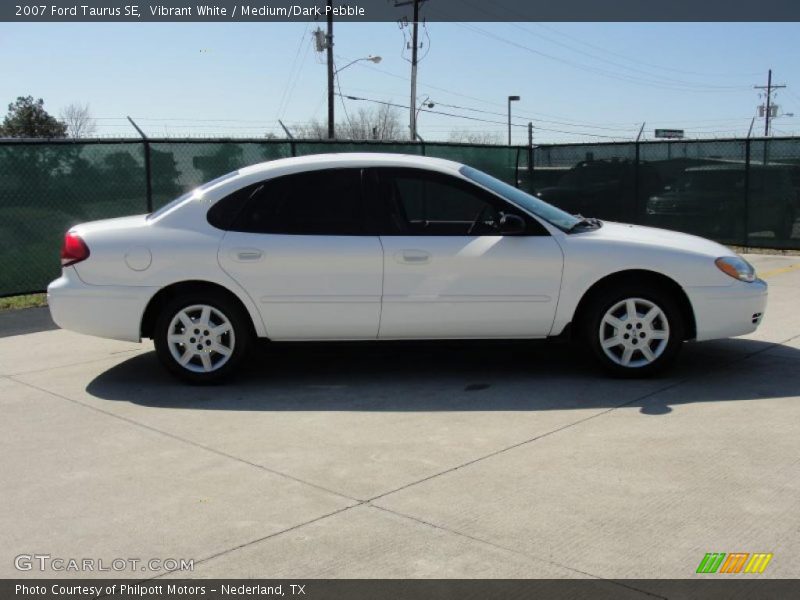 Vibrant White / Medium/Dark Pebble 2007 Ford Taurus SE