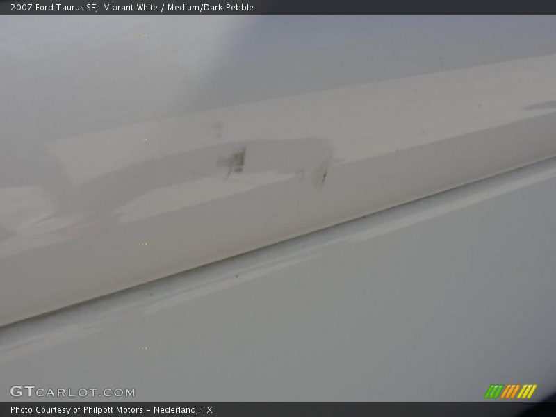 Vibrant White / Medium/Dark Pebble 2007 Ford Taurus SE