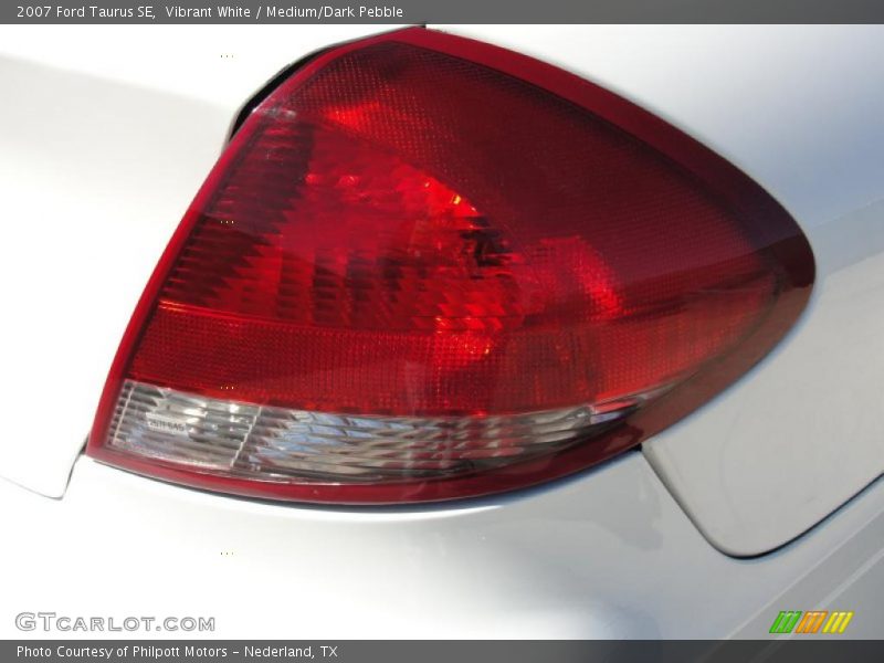 Vibrant White / Medium/Dark Pebble 2007 Ford Taurus SE