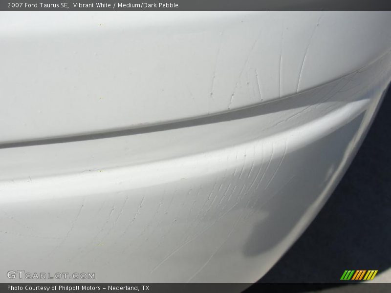 Vibrant White / Medium/Dark Pebble 2007 Ford Taurus SE