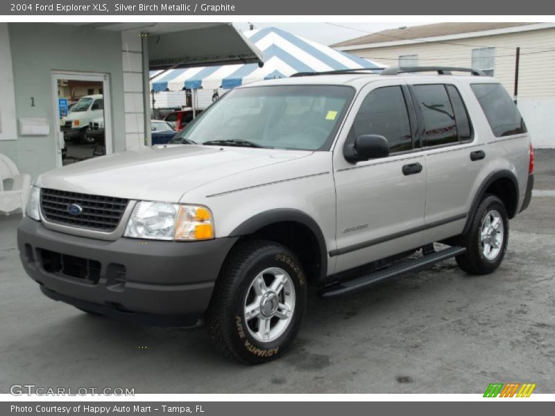 Front 3/4 View of 2004 Explorer XLS