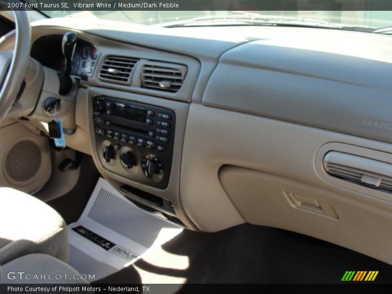 Vibrant White / Medium/Dark Pebble 2007 Ford Taurus SE