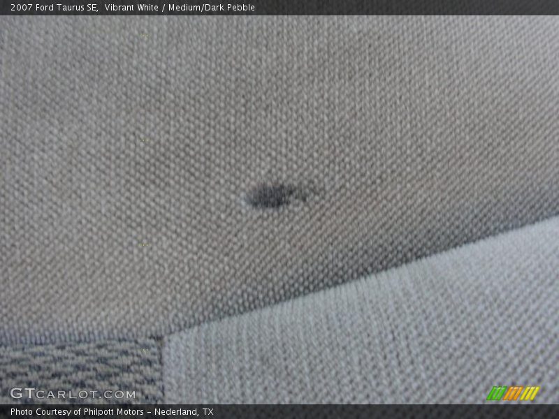 Vibrant White / Medium/Dark Pebble 2007 Ford Taurus SE