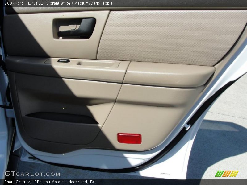 Vibrant White / Medium/Dark Pebble 2007 Ford Taurus SE