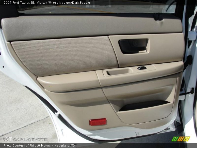 Vibrant White / Medium/Dark Pebble 2007 Ford Taurus SE
