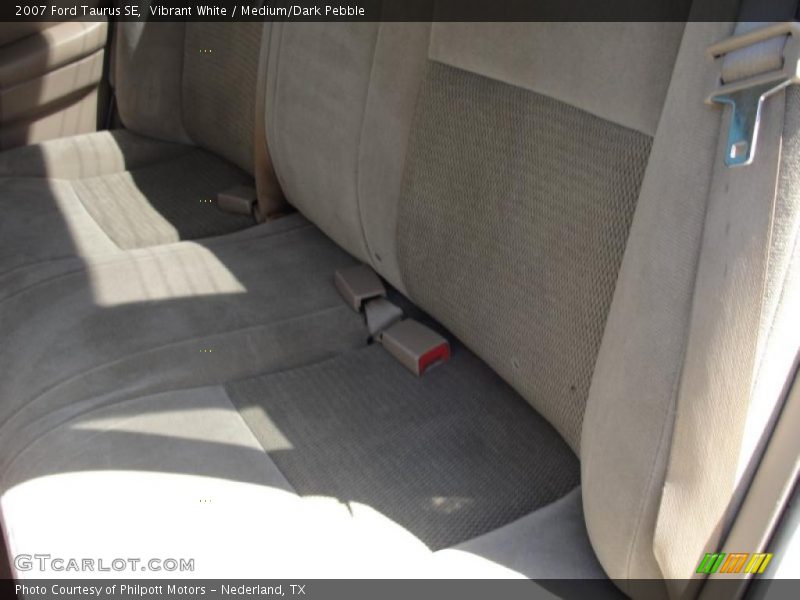 Vibrant White / Medium/Dark Pebble 2007 Ford Taurus SE