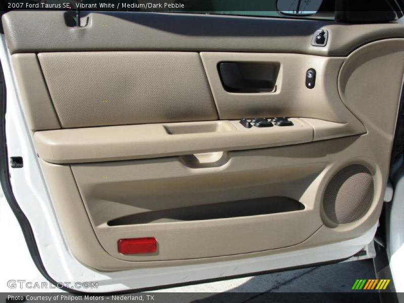 Vibrant White / Medium/Dark Pebble 2007 Ford Taurus SE