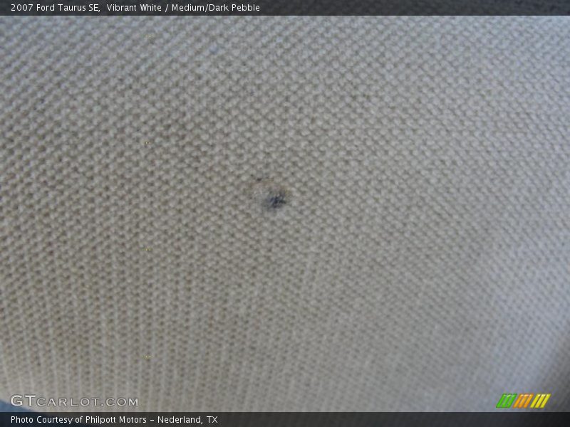 Vibrant White / Medium/Dark Pebble 2007 Ford Taurus SE