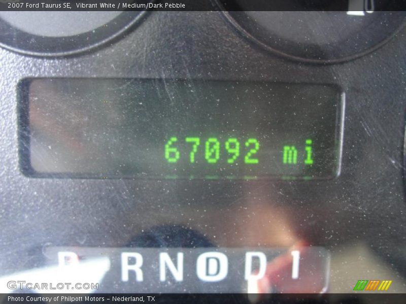 Vibrant White / Medium/Dark Pebble 2007 Ford Taurus SE