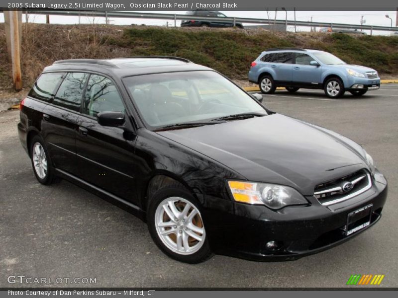 Front 3/4 View of 2005 Legacy 2.5i Limited Wagon