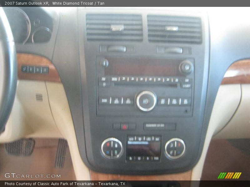 White Diamond Tricoat / Tan 2007 Saturn Outlook XR