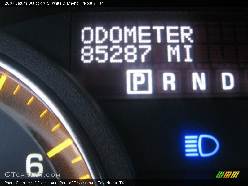 White Diamond Tricoat / Tan 2007 Saturn Outlook XR